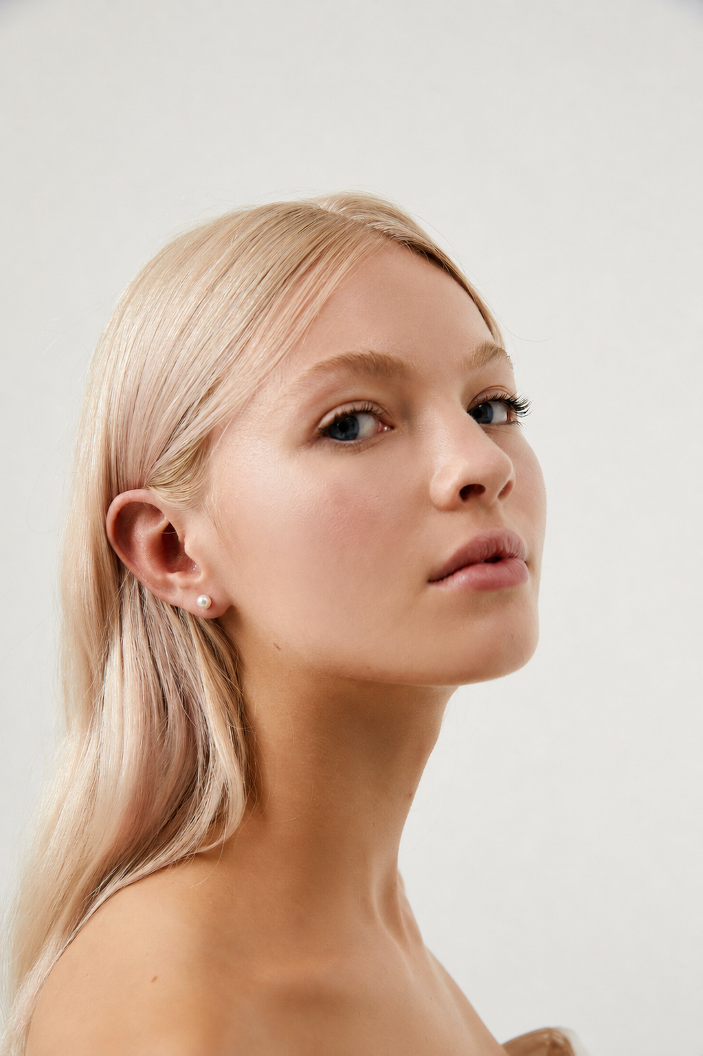 FRESHWATER PEARL STUD EARRINGS