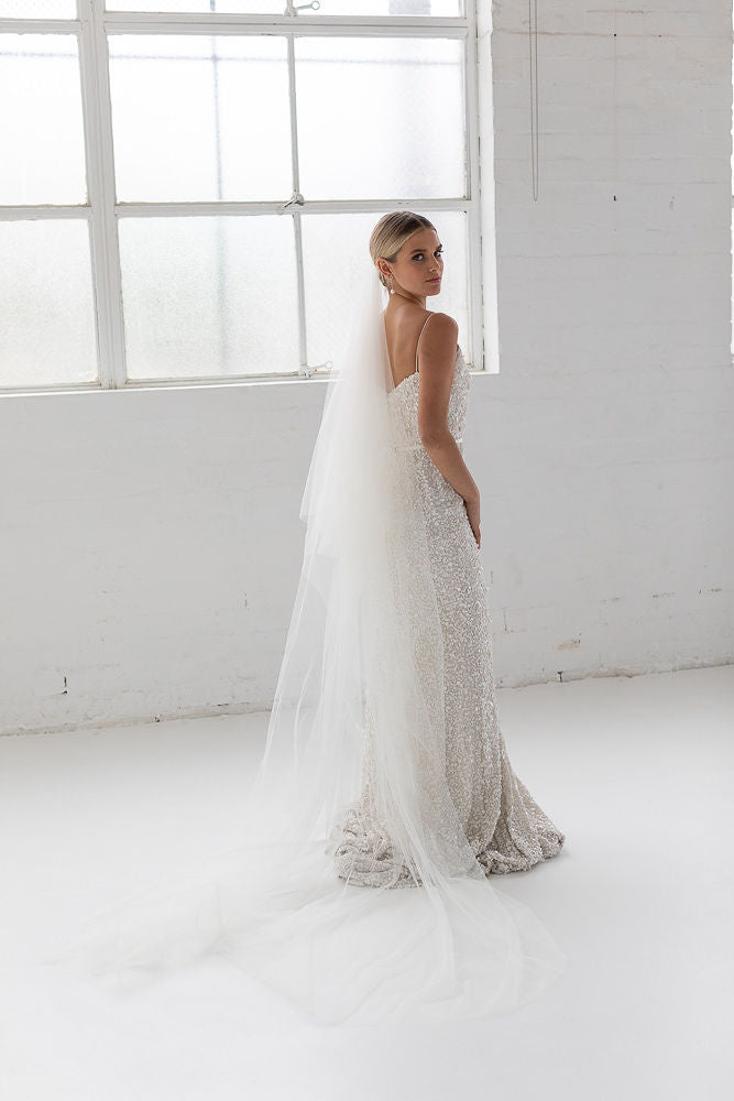 SIMPLE WEDDING VEIL WITH BLUSHER