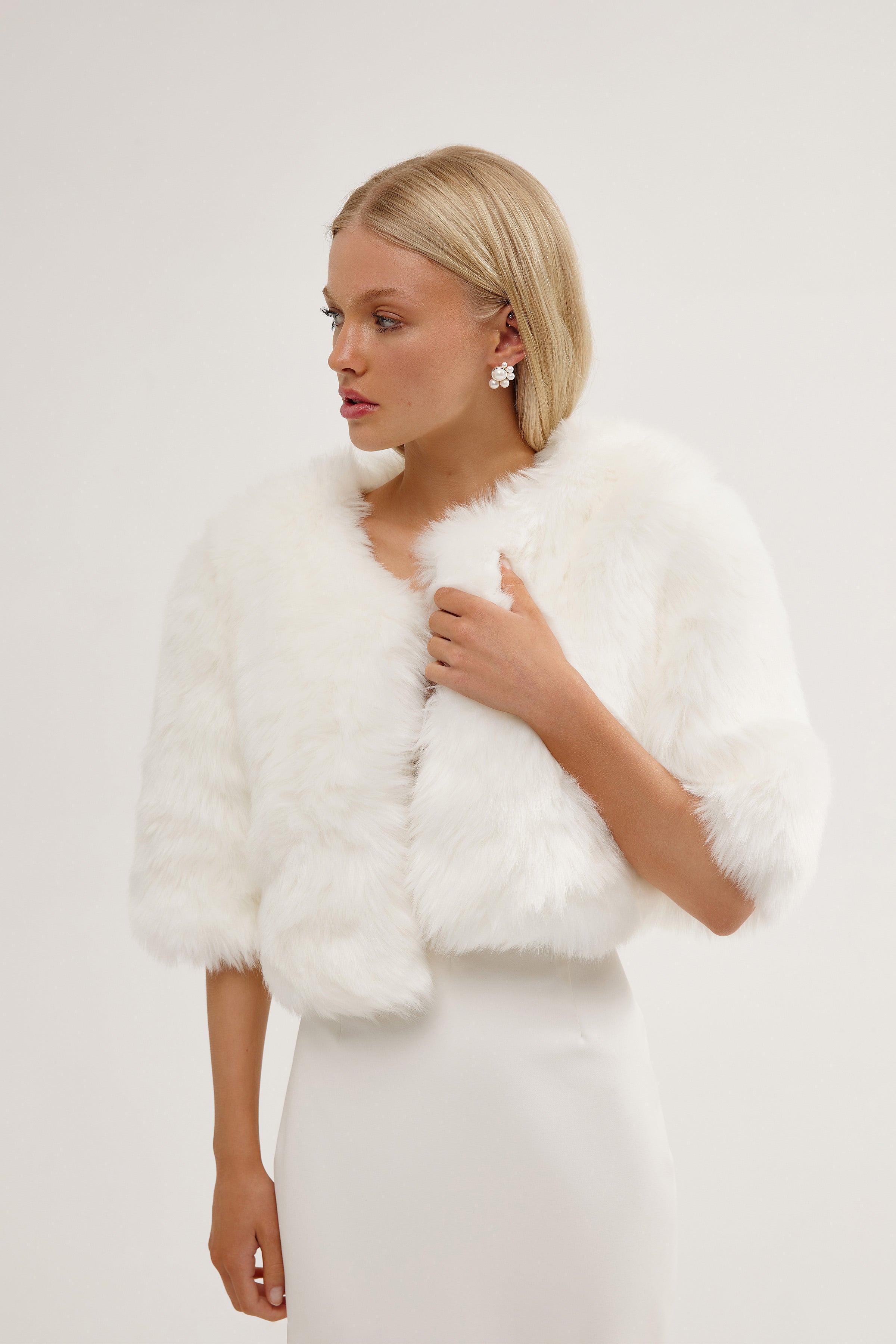 Cropped wedding jacket in vegan fur, bridal outerwear, luxurious bridal fur jacket