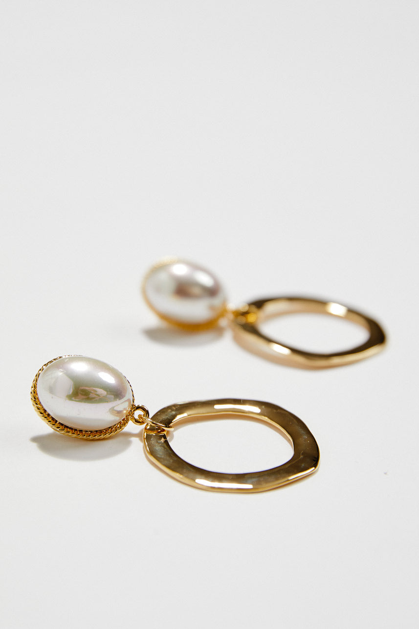 Pearl Art Deco Wedding Jewelery in Gold, by Amelie George Bridal