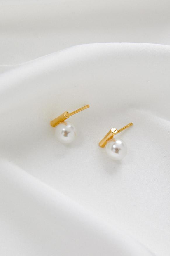 Small earrings for wedding in Gold, by Amelie George Bridal