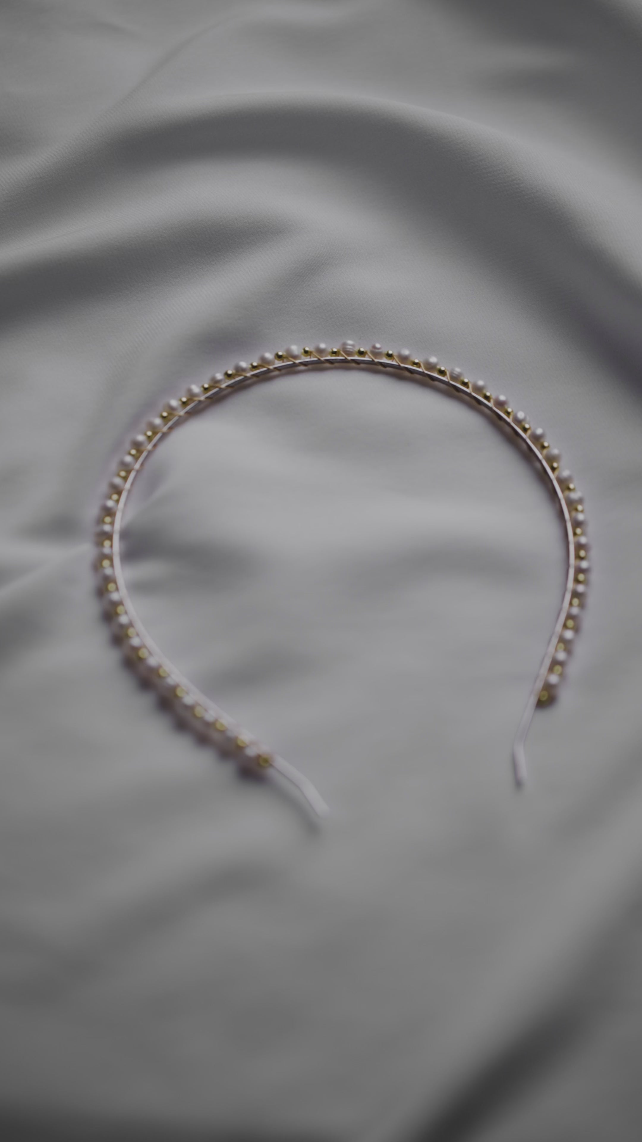 Sophisticated pearl bridal headband paired with a delicate veil for a timeless and romantic bridal look.