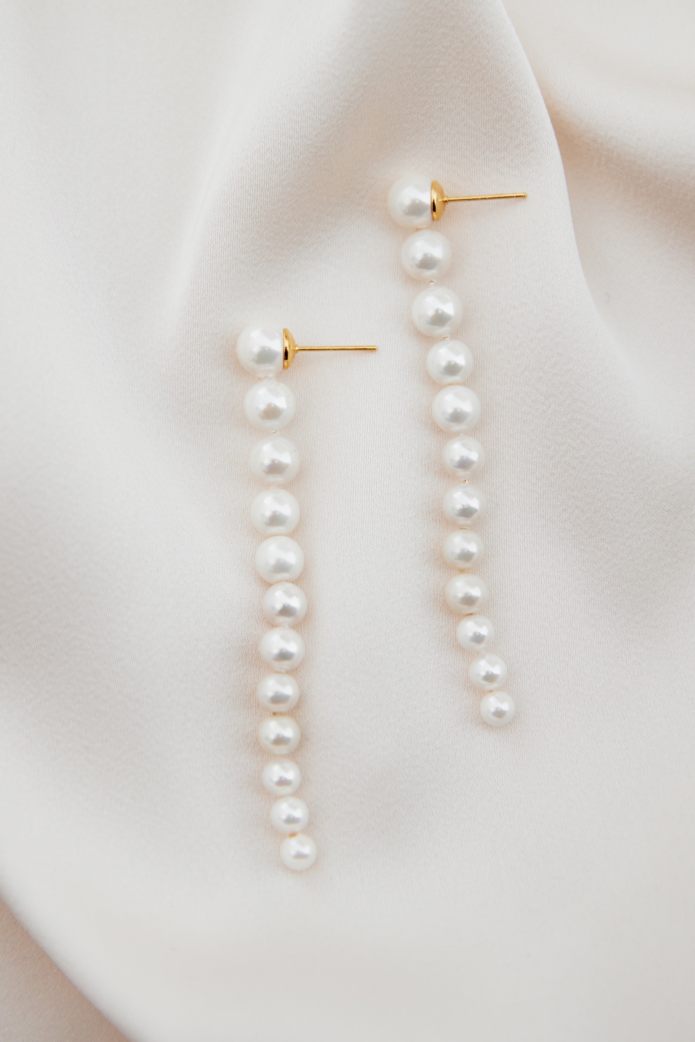 OLYMPIA gold pearl drop earrings, a refined blend of modern bridal jewelry with sculptural gold details and elegant pearl drops for a timeless wedding look