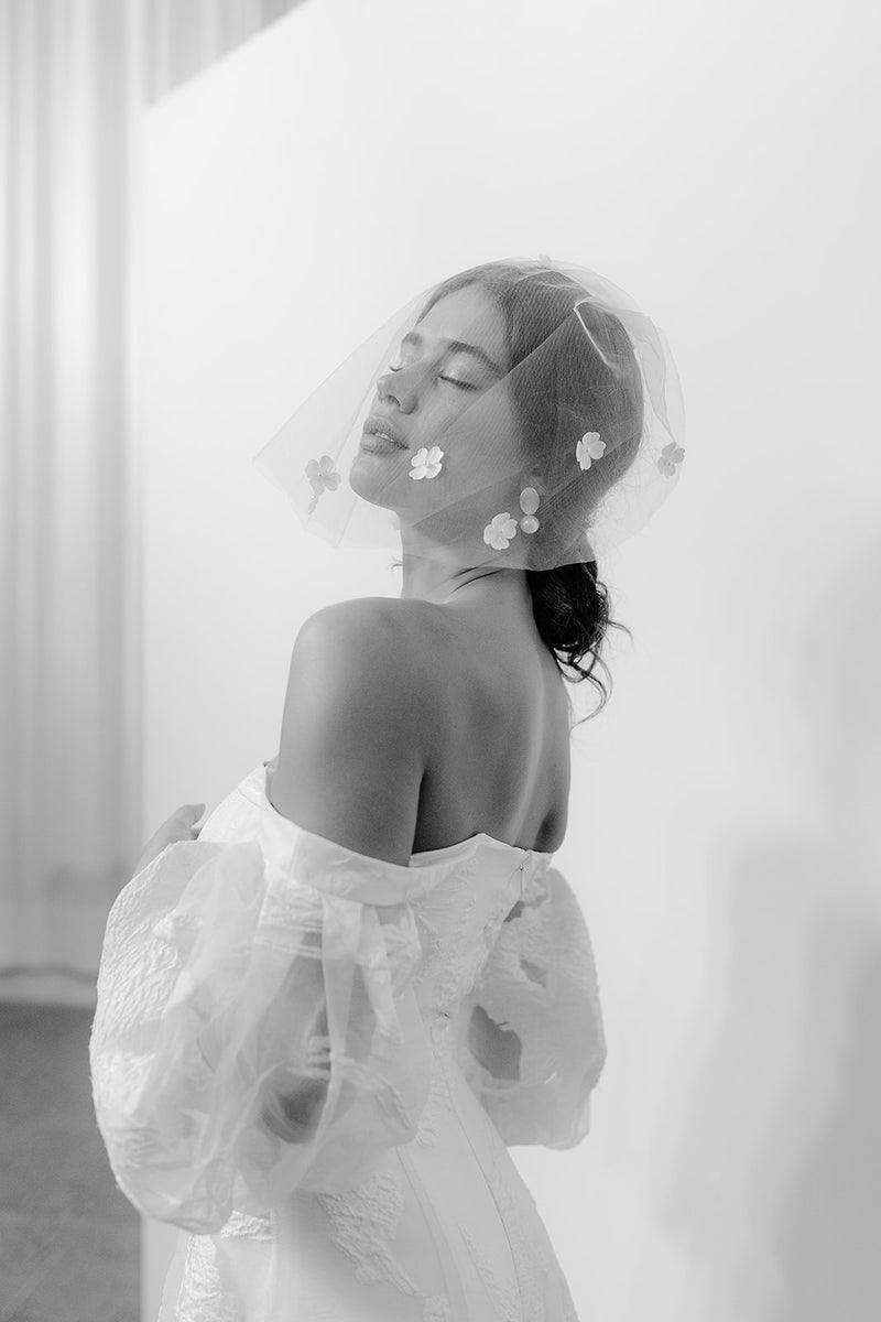 BLUSHER VEIL WITH FLOWERS