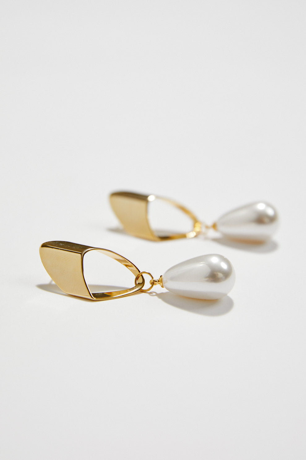ELWOOD - Sculptural Pearl Drop Earrings