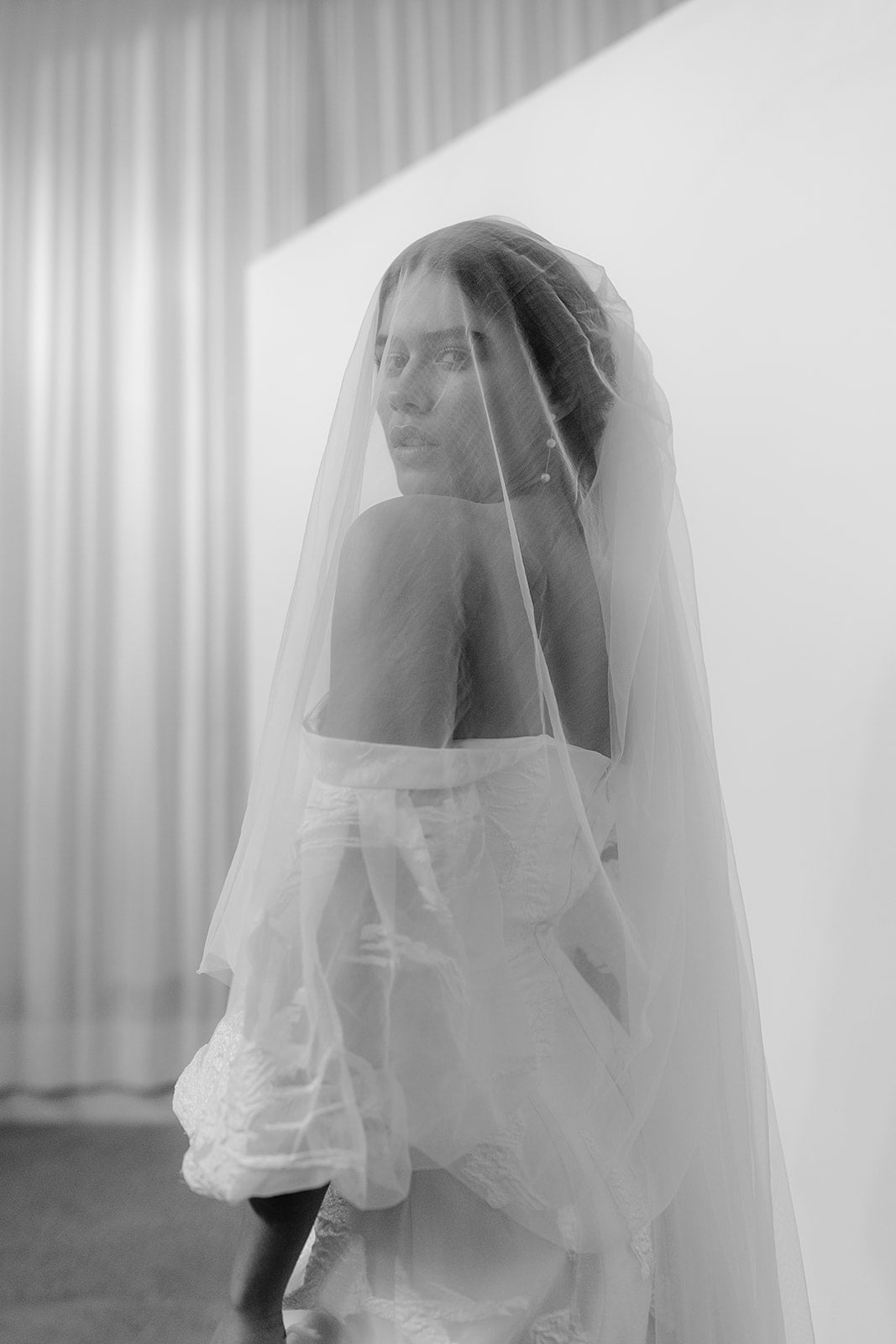 SIMPLE WEDDING VEIL WITH BLUSHER