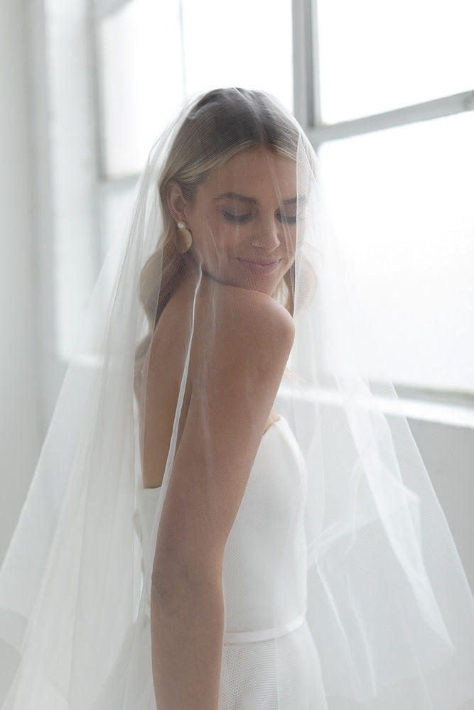 SIMPLE WEDDING VEIL WITH BLUSHER