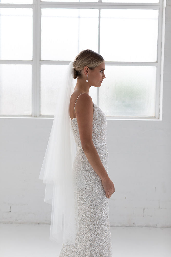 SIMPLE WEDDING VEIL WITH BLUSHER