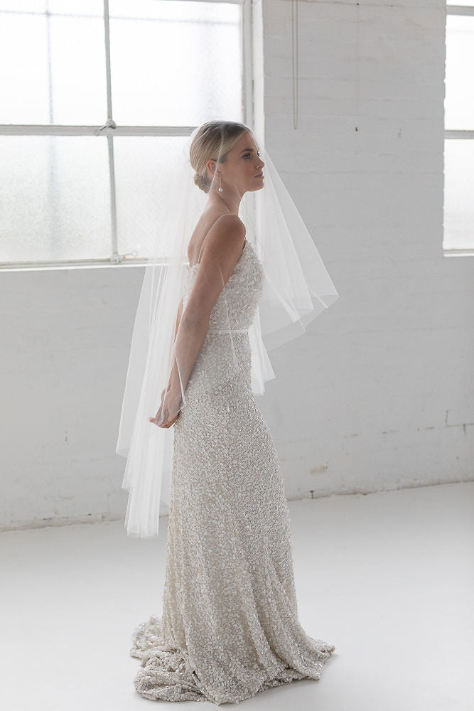 SIMPLE WEDDING VEIL WITH BLUSHER