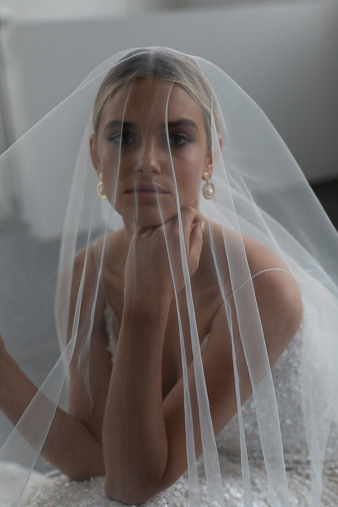 SIMPLE WEDDING VEIL WITH BLUSHER