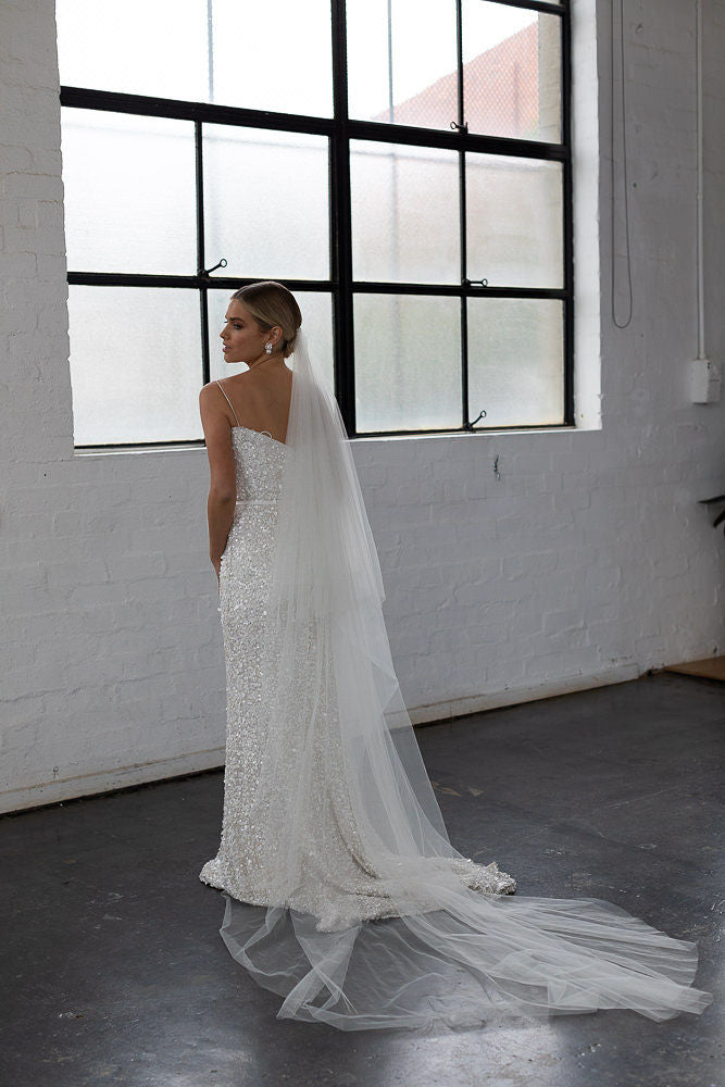 SIMPLE WEDDING VEIL WITH BLUSHER