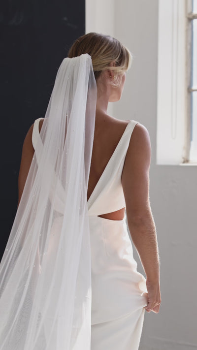 Video of pearl wedding veil
