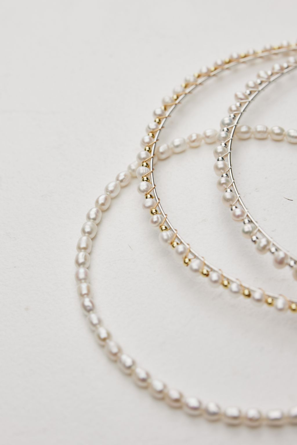 Beautiful handcrafted pearl bridal headband, designed to complement any wedding hairstyle.