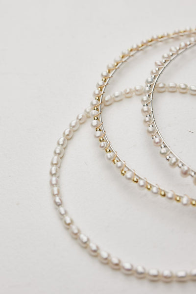 Beautiful handcrafted pearl bridal headband, designed to complement any wedding hairstyle.