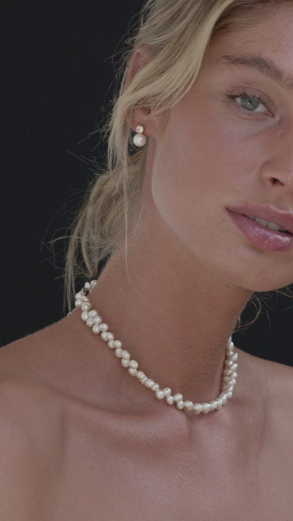 Amelie George Bridal Nina Pearl Necklace Silver Bridal Jewelry Collection.mov