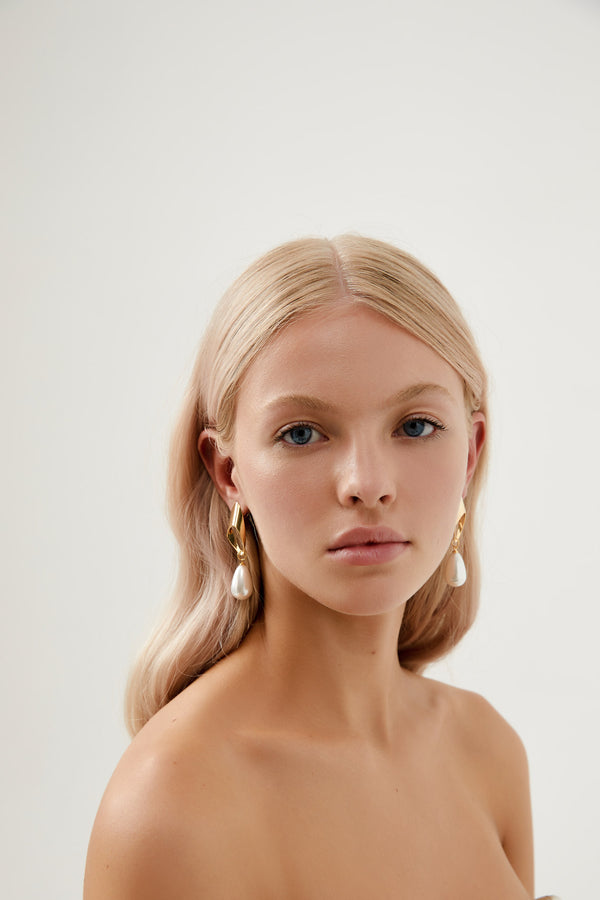 Dangle Earrings for Wedding in Gold by Amelie George Bridal 
