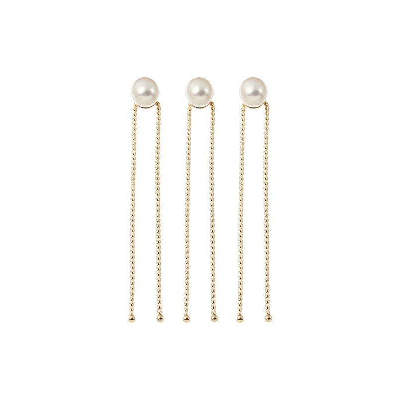 3 natural freshwater pearl hairpins on 18k gold hairstylist pins are organised in a perfect row.