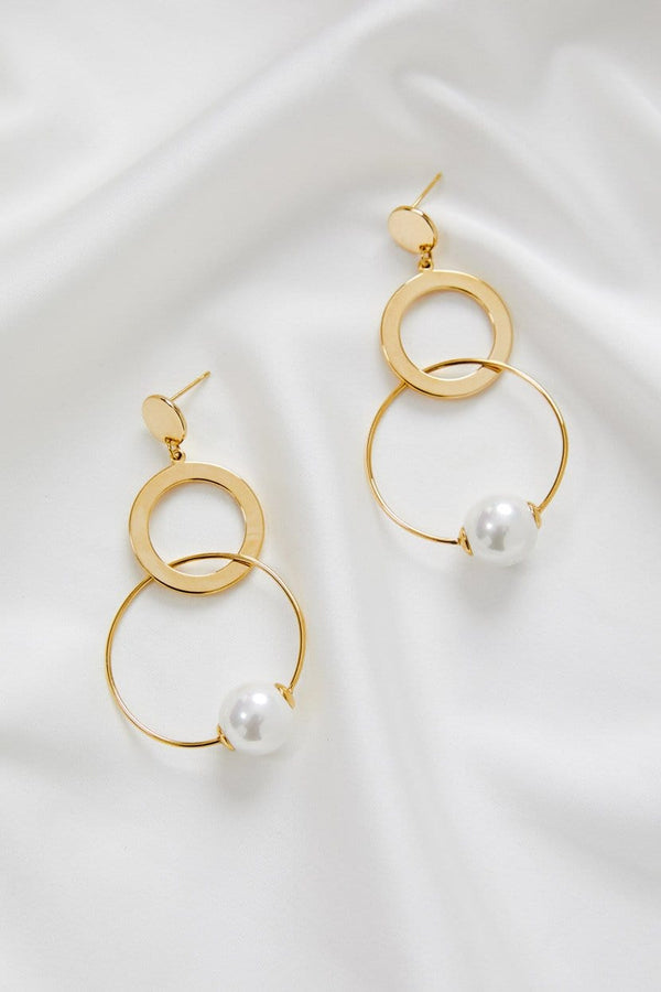 Large pearl bridal earrings, by Amelie George