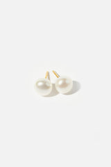 TIA - FRESHWATER BUTTON PEARL STUD EARRINGS - GOLD