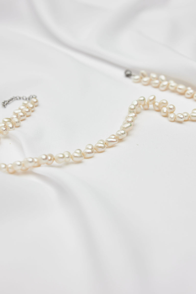 elegant pearl choker necklace for modern brides silver