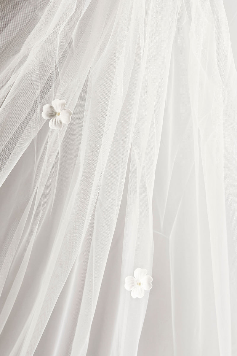 romantic flower veil for bridal look